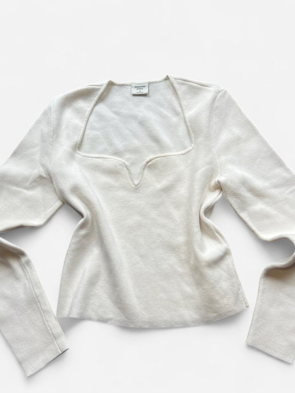 White ribbed knit long sleeve top with sweetheart cutout neckline going out - Picture 2 of 3
